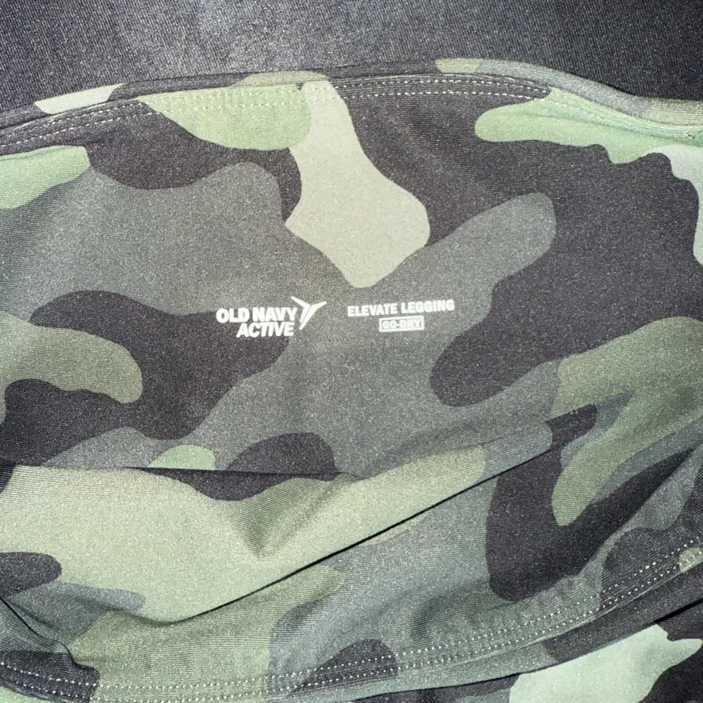 Old Navy Active Camo Leggings - Picture 3 of 3